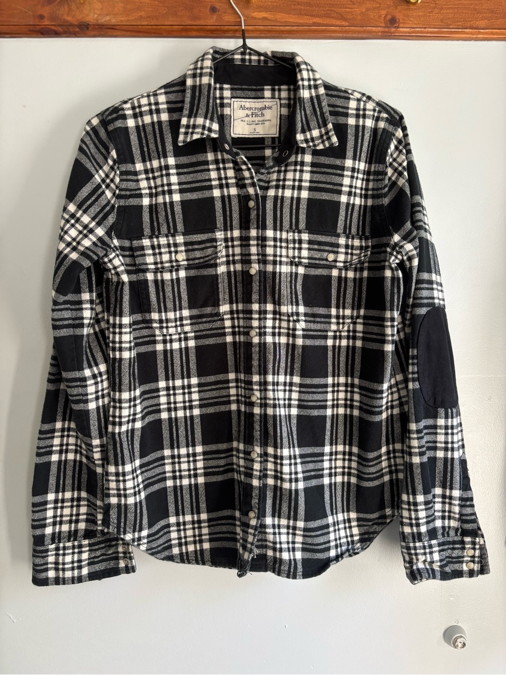 Abercrombie & Fitch Black and White Plaid flannel snap-Down Shirt